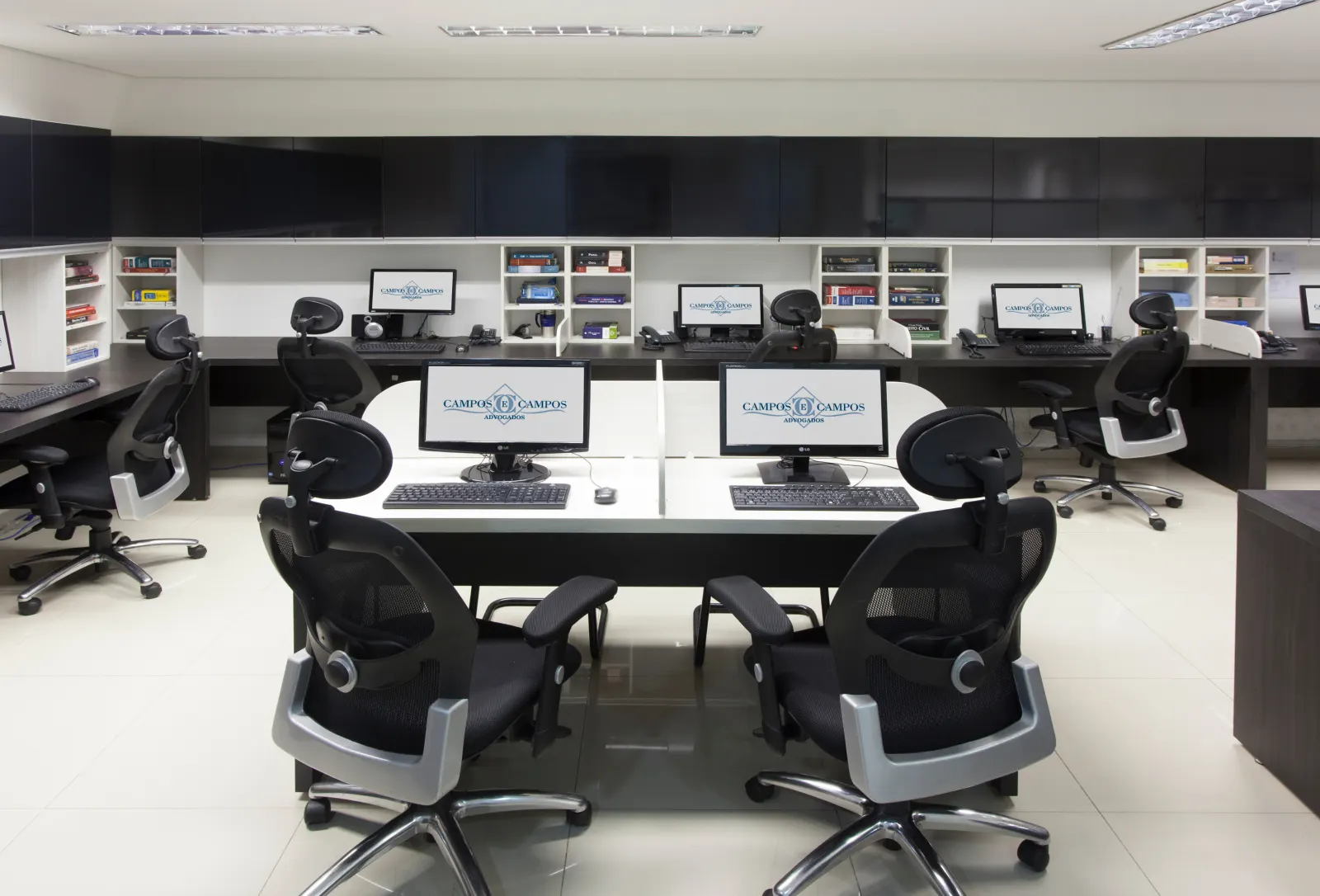 Sala de trabalho dos advogados do Campos e Campos Advogados