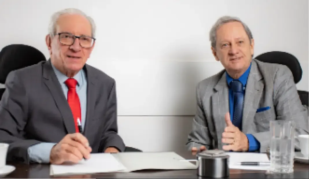 Sócios do Campos e Campos Advogados em reunião no escritório